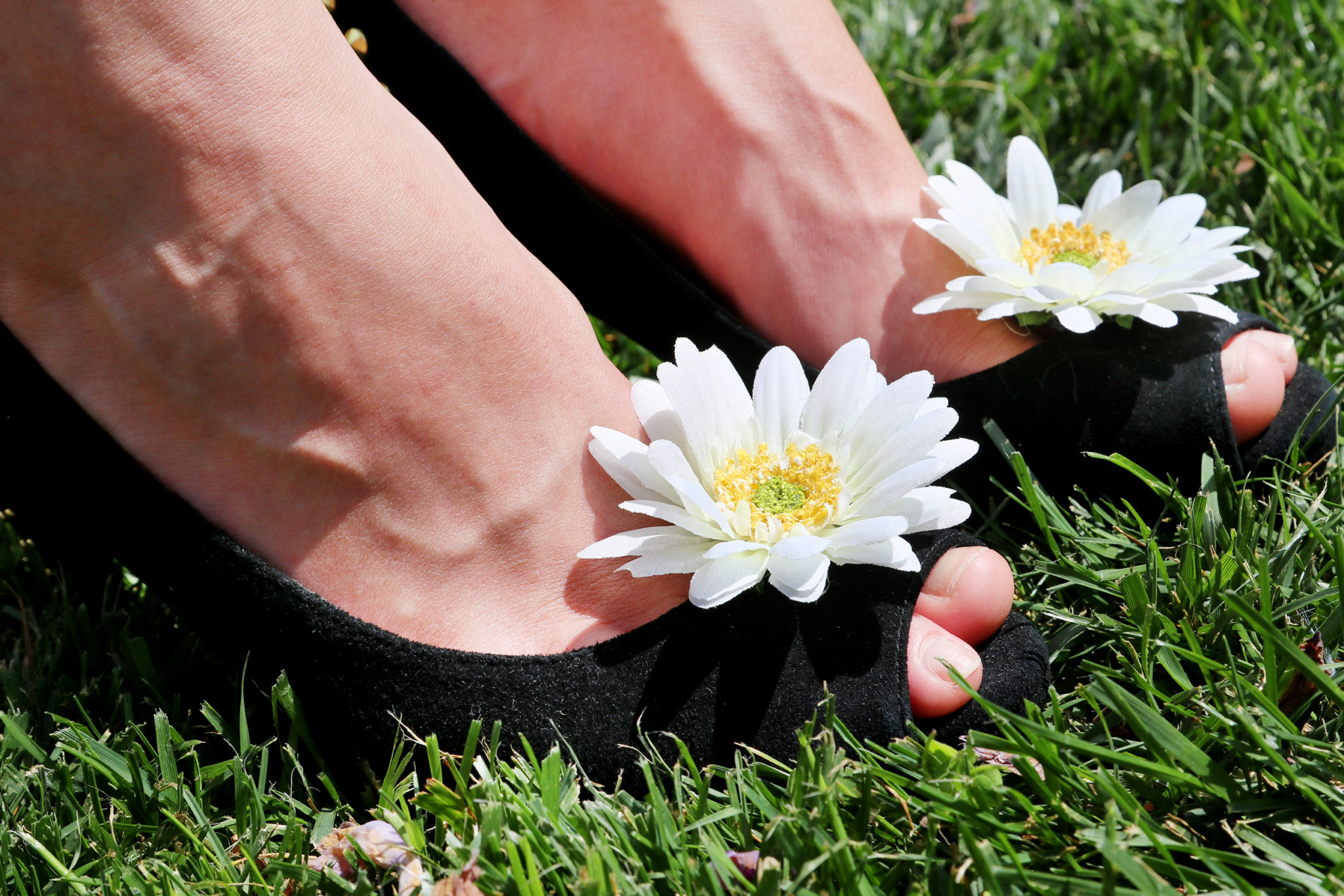 5 DIY Shoe Clips for Prom or Weddings - HGTV Handmade 